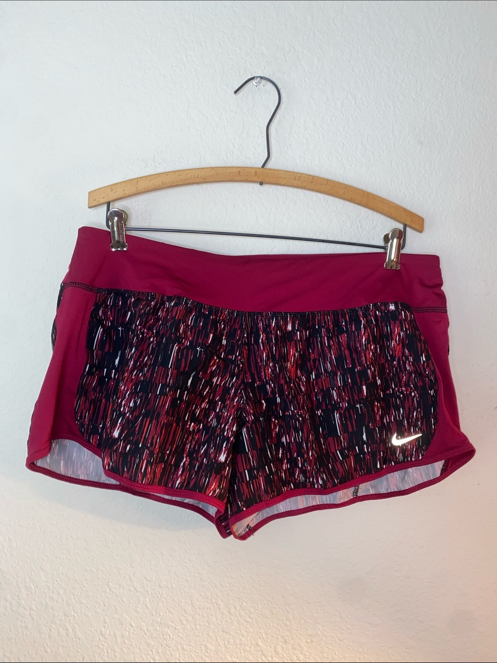 ✨Adorable Nike Dri-fit Maroon pattered shorts!